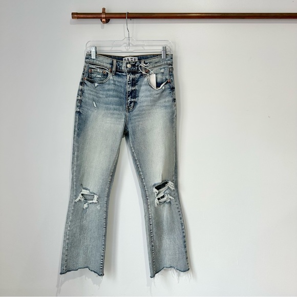 NWT Lulu’s Daze Denim Shy Girl Light Wash Distressed High Waist Crop Fla… - Picture 4 of 8